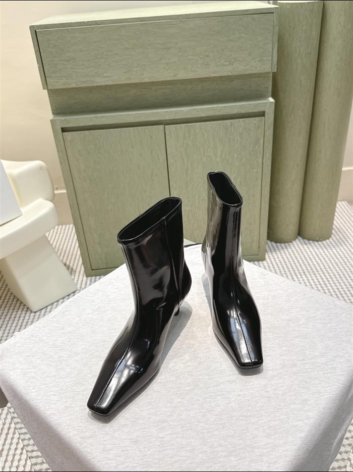 2025112817449973 360